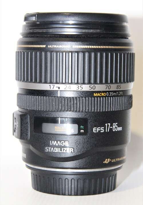 Canon EF-S 17-85mm f/4-5.6 IS USM Lens IN EXCELLENT CONDITION