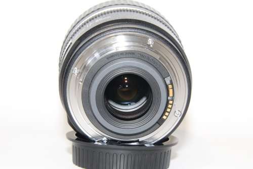 Canon EF-S 17-85mm f/4-5.6 IS USM Lens IN EXCELLENT CONDITION