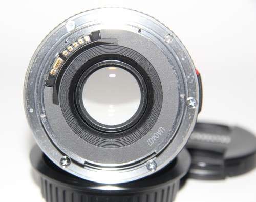 Canon EF 35mm f/2 Lens IN EXCELLENT CONDITION