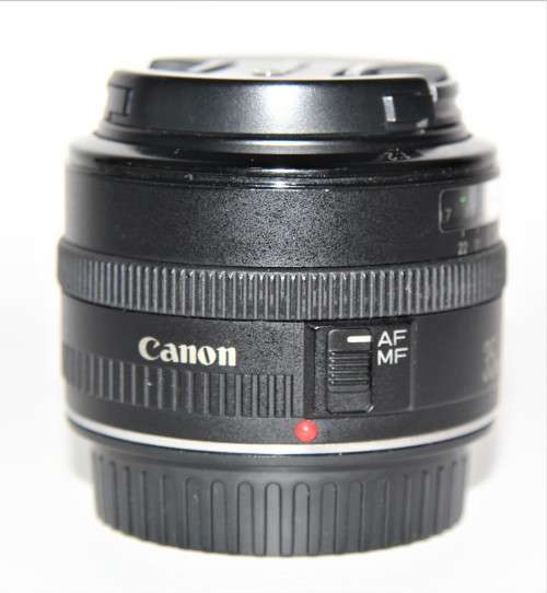 Canon EF 35mm f/2 Lens IN EXCELLENT CONDITION