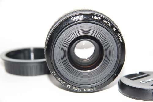 Canon EF 35mm f/2 Lens IN EXCELLENT CONDITION