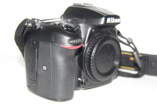 Nikon D7200 DX-format DSLR Body (Black) ,Low Shutter Count