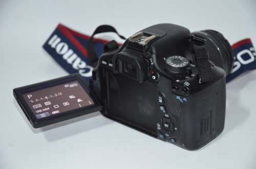 Canon REBEL T3i (600D) 18MP DSRL FULL HD MOVIES With 18-55mm Lens lll in Very Good Condition