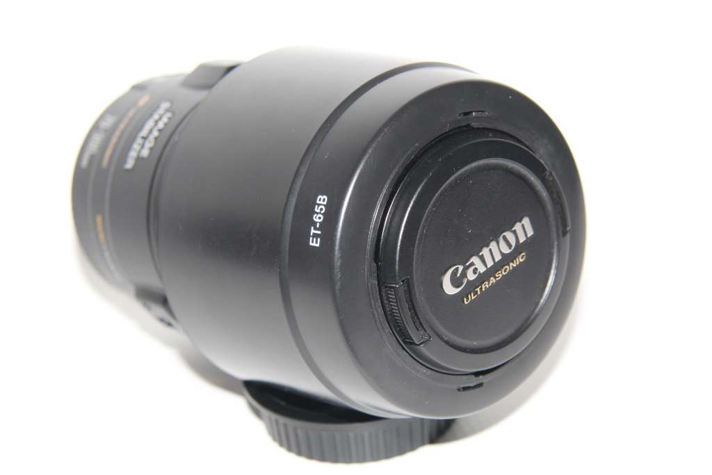 Canon EF 70-300mm f/4-5.6 IS USM Lens IN EXCELLENT CONDITION