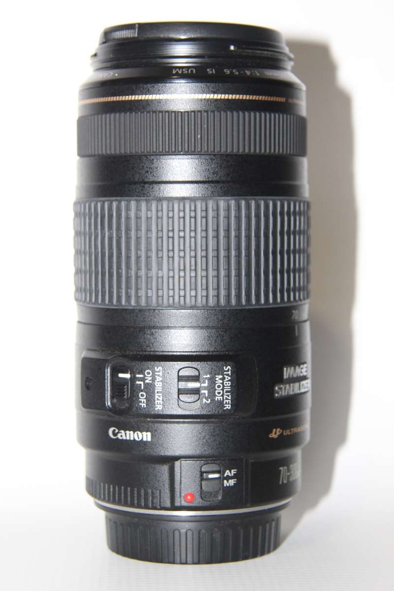 Canon EF 70-300mm f/4-5.6 IS USM Lens IN EXCELLENT CONDITION