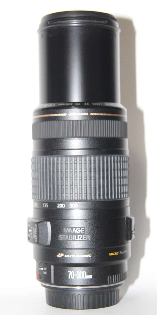 Canon EF 70-300mm f/4-5.6 IS USM Lens IN EXCELLENT CONDITION