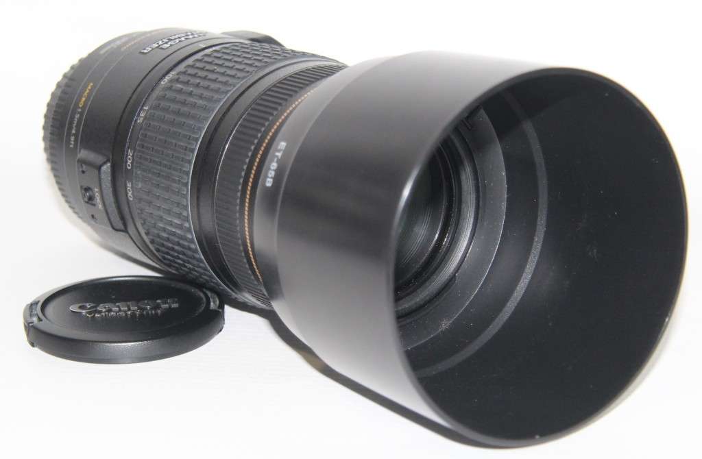 Canon EF 70-300mm f/4-5.6 IS USM Lens IN EXCELLENT CONDITION