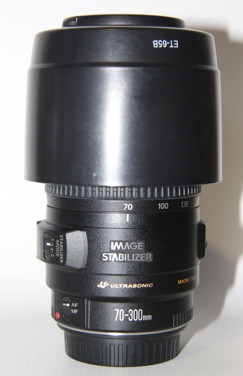 Canon EF 70-300mm f/4-5.6 IS USM Lens IN EXCELLENT CONDITION