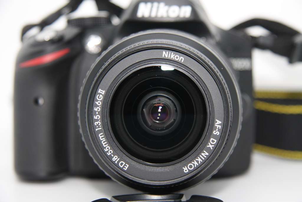 Nikon D3200 24MP DSLR Camera with 18-55mm VR LENS  IN VERY GOOD CONDITION. WITH LOW SHUTTER COUNT