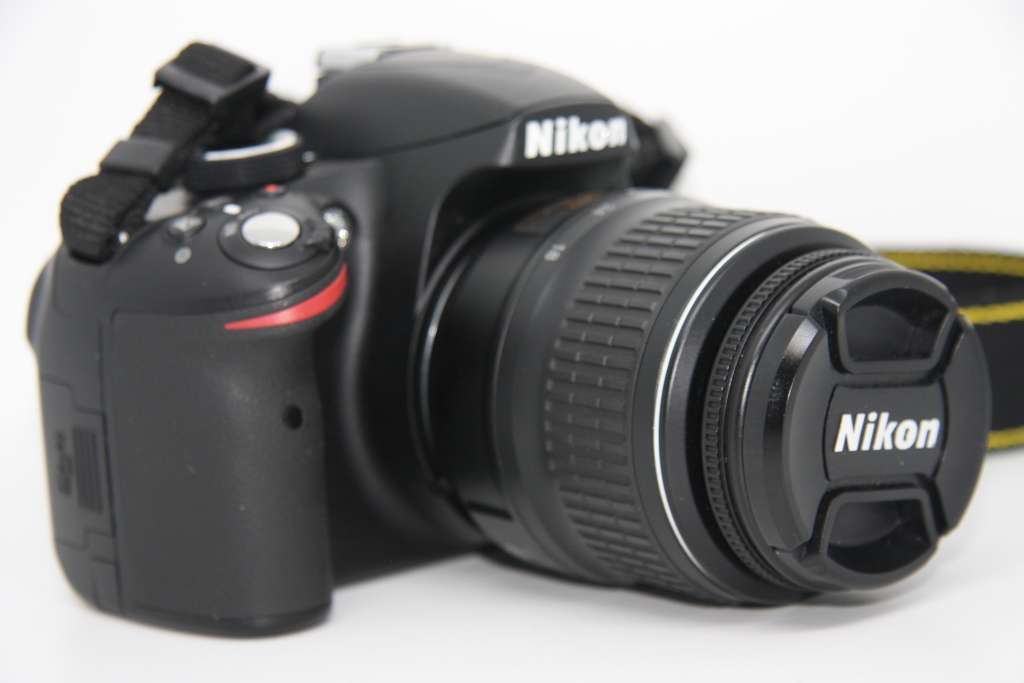Nikon D3200 24MP DSLR Camera with 18-55mm VR LENS  IN VERY GOOD CONDITION. WITH LOW SHUTTER COUNT