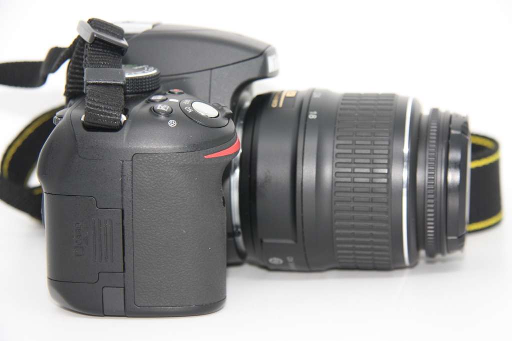 Nikon D3200 24MP DSLR Camera with 18-55mm VR LENS  IN VERY GOOD CONDITION. WITH LOW SHUTTER COUNT