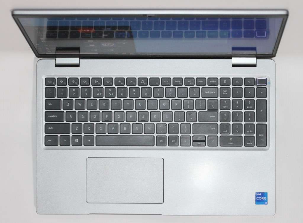 Dell Latitude 5520 11th Gen Core i7-1165G7 ,32GB RAM ,512GB SSD 15-inch, FHD 1920 x 1080