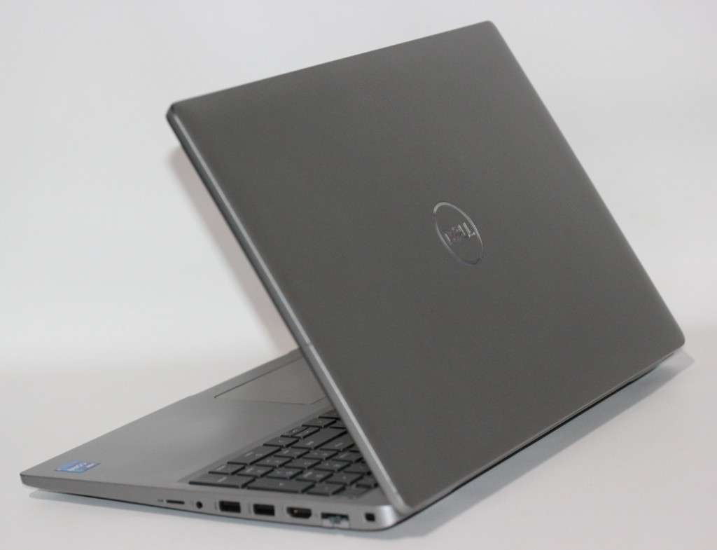 Dell Latitude 5520 11th Gen Core i7-1165G7 ,32GB RAM ,512GB SSD 15-inch, FHD 1920 x 1080