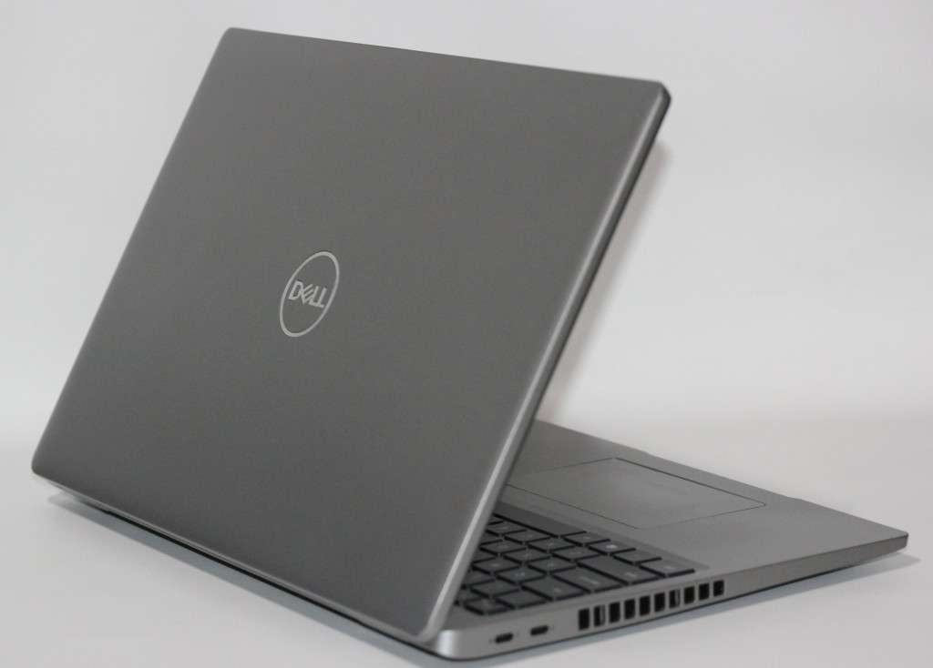 Dell Latitude 5520 11th Gen Core i7-1165G7 ,32GB RAM ,512GB SSD 15-inch, FHD 1920 x 1080