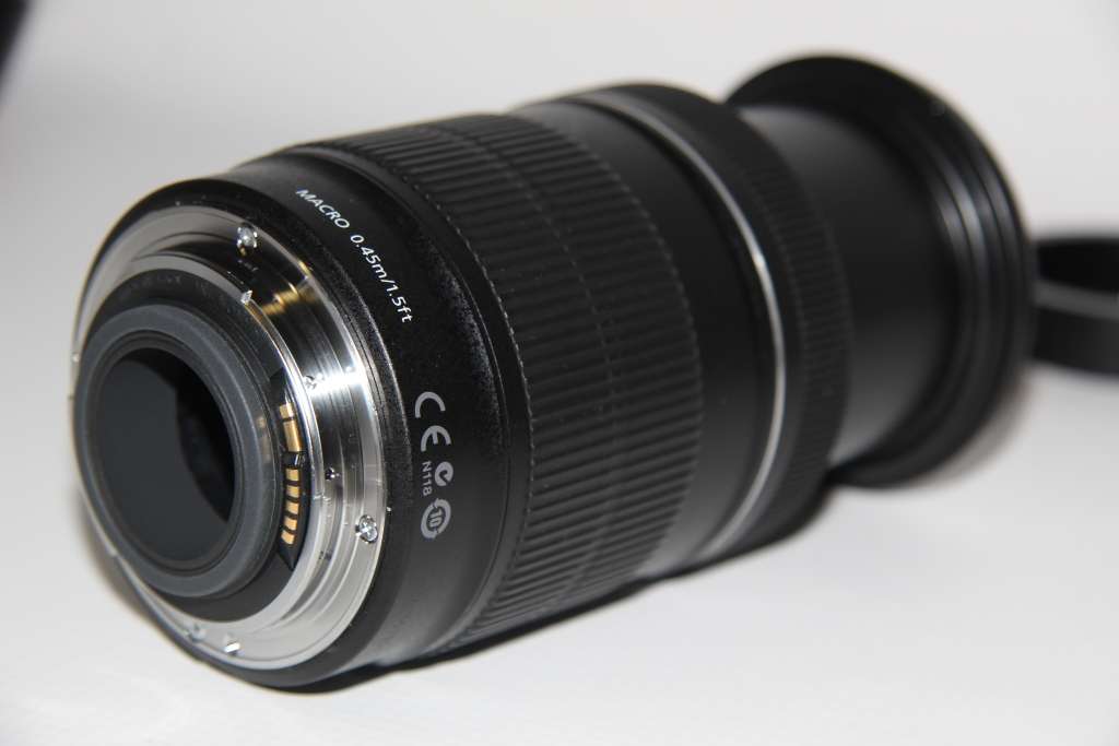 Canon EF-S 18-135mm f/3.5-5.6 IS Lens IN VERY GOOD CONDITION