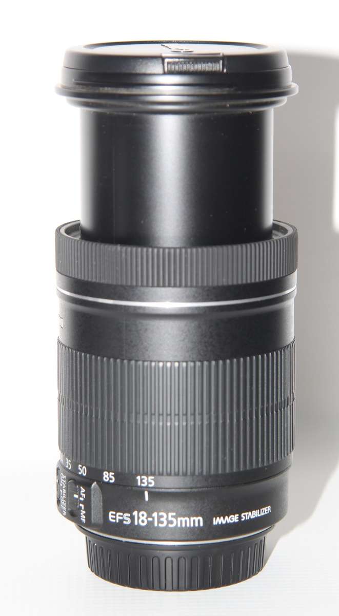Canon EF-S 18-135mm f/3.5-5.6 IS Lens IN VERY GOOD CONDITION