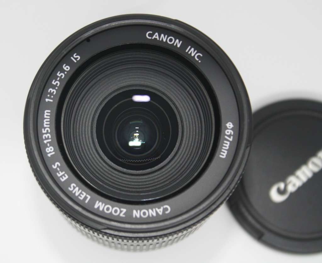 Canon EF-S 18-135mm f/3.5-5.6 IS Lens IN VERY GOOD CONDITION