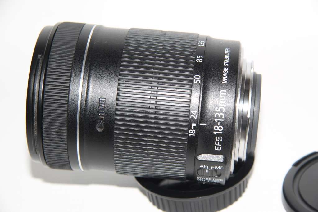 Canon EF-S 18-135mm f/3.5-5.6 IS Lens IN VERY GOOD CONDITION