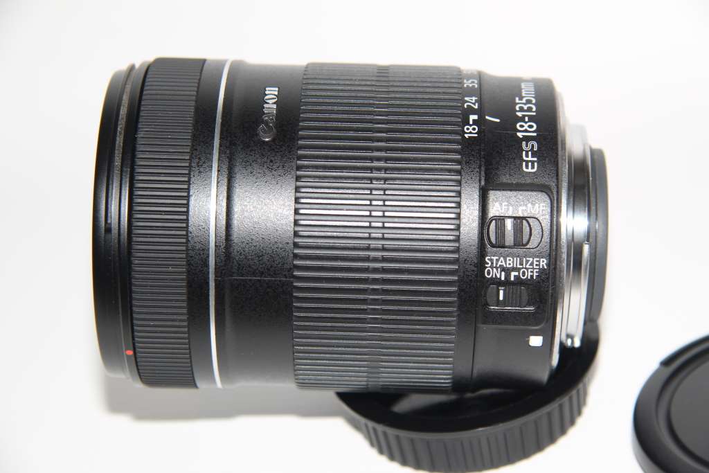 Canon EF-S 18-135mm f/3.5-5.6 IS Lens IN VERY GOOD CONDITION