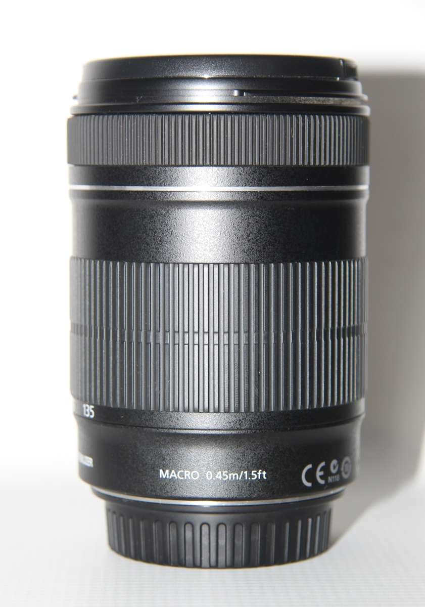 Canon EF-S 18-135mm f/3.5-5.6 IS Lens IN VERY GOOD CONDITION