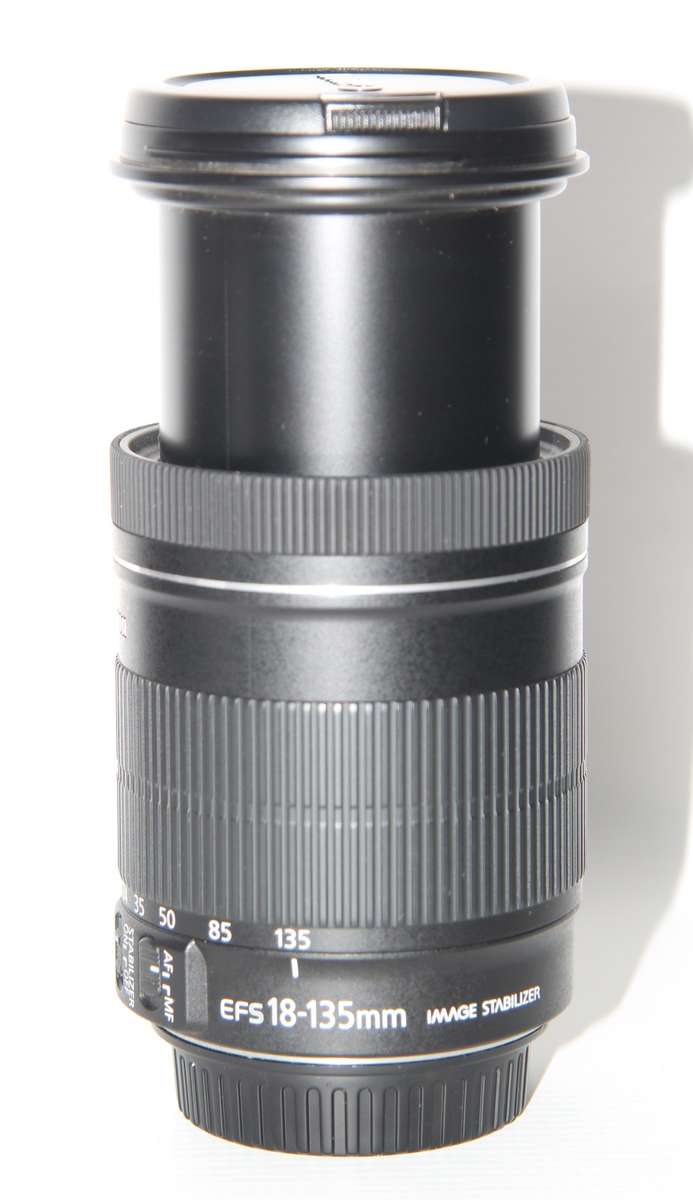 Canon EF-S 18-135mm f/3.5-5.6 IS Lens IN VERY GOOD CONDITION