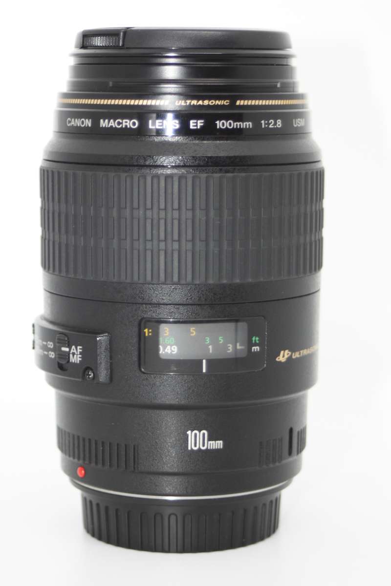 Canon EF 100mm f/2.8 USM Macro Lens in Very Good Condition