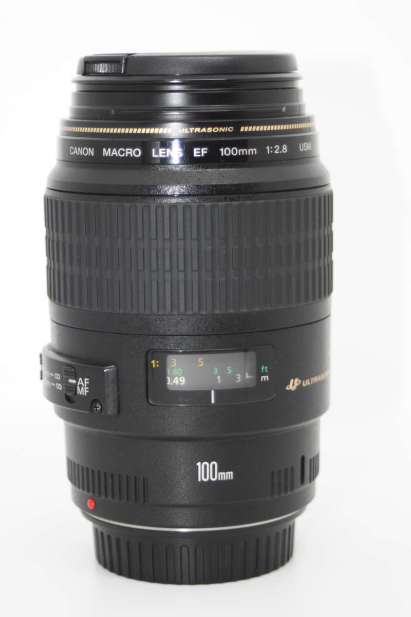Canon EF 100mm f/2.8 USM Macro Lens in Very Good Condition