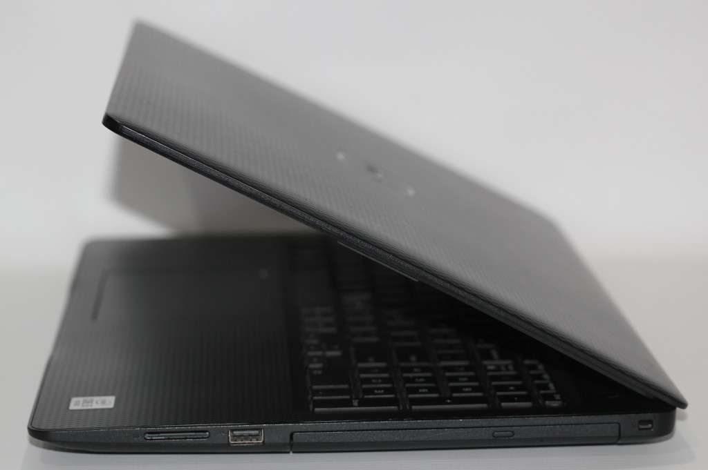 Dell Inspiron 3593 15.6`- Intel Core i5-1035G1, 8GB RAM, 512GB SSD , Windows 10 Pro (64-Bit)