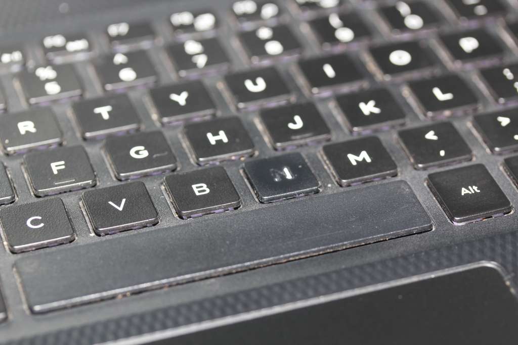 Dell Inspiron 3593 15.6`- Intel Core i5-1035G1, 8GB RAM, 512GB SSD , Windows 10 Pro (64-Bit)