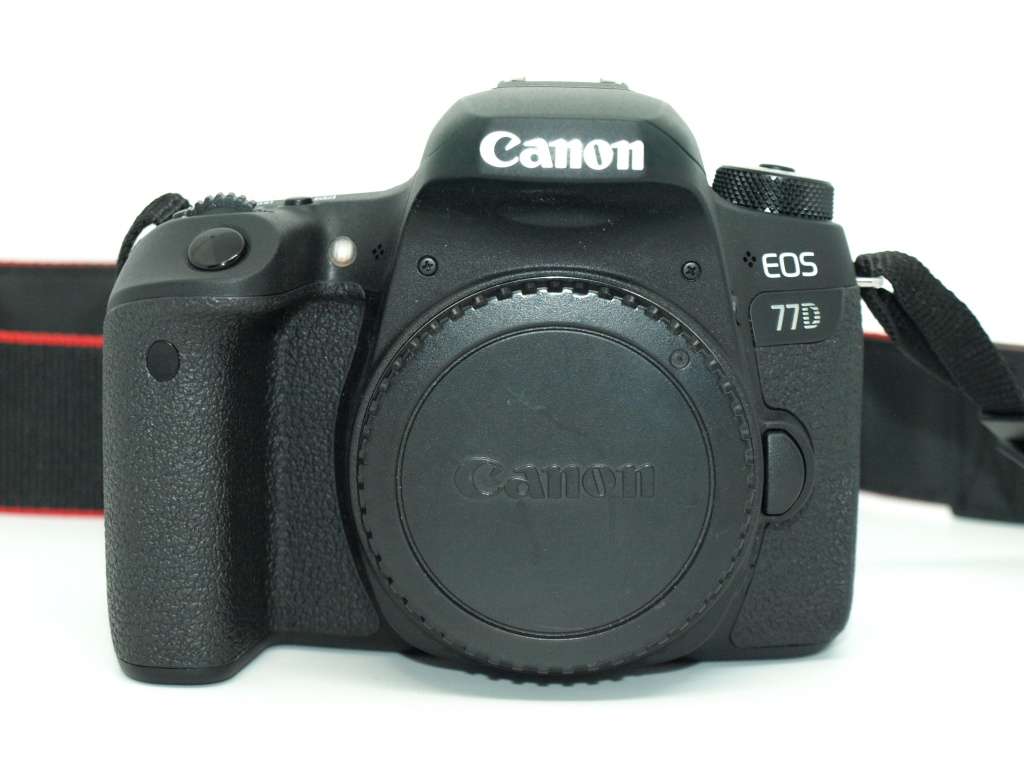 Canon EOS 77D DSLR Camera IN EXCELLENT CONDITION  COMING WITH CHARGER,