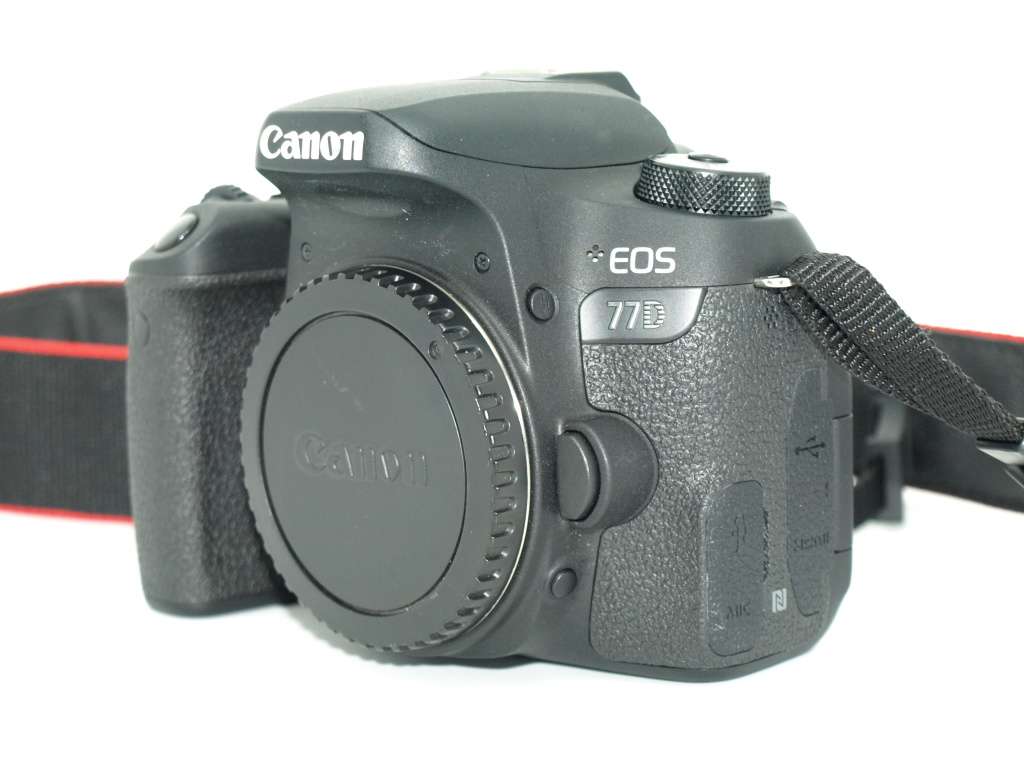Canon EOS 77D DSLR Camera IN EXCELLENT CONDITION  COMING WITH CHARGER,