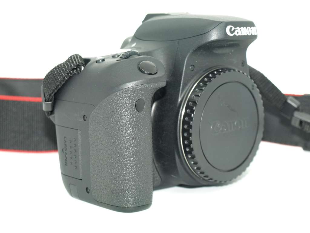 Canon EOS 77D DSLR Camera IN EXCELLENT CONDITION  COMING WITH CHARGER,