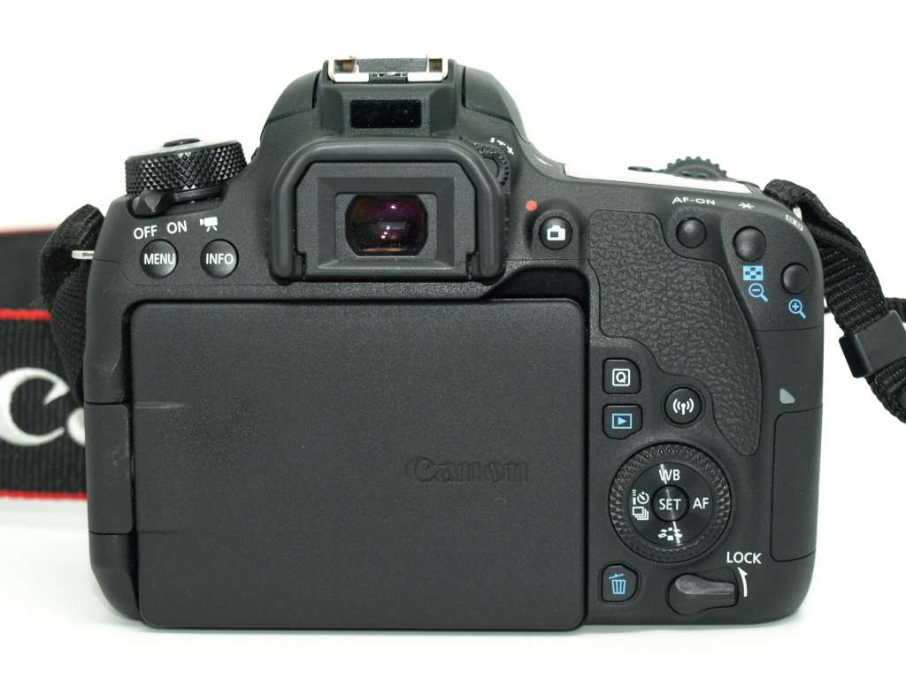 Canon EOS 77D DSLR Camera IN EXCELLENT CONDITION  COMING WITH CHARGER,