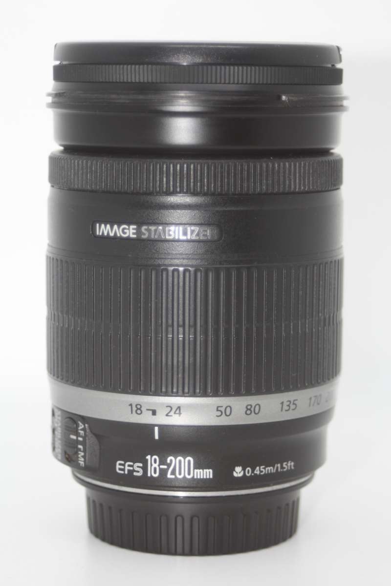 CANON EF-S 18-200mm f/3.5-5.6 IS IN EXCELLENT CONDITION