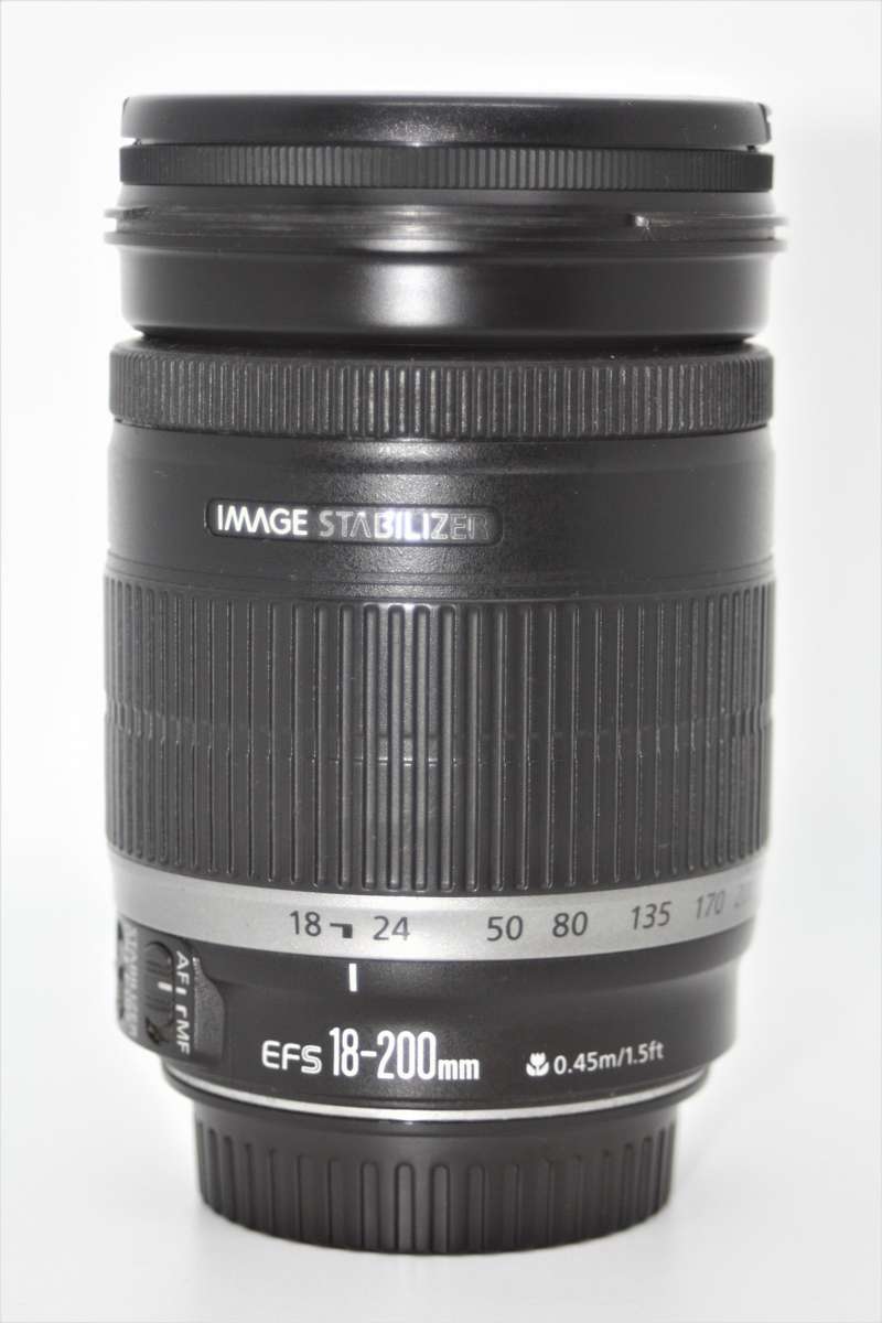 CANON EF-S 18-200mm f/3.5-5.6 IS IN EXCELLENT CONDITION