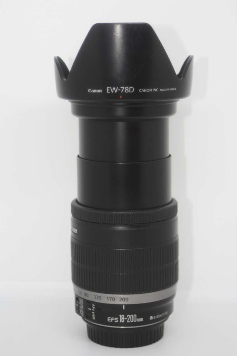 CANON EF-S 18-200mm f/3.5-5.6 IS IN EXCELLENT CONDITION