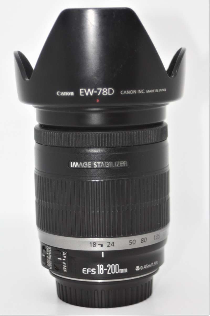 CANON EF-S 18-200mm f/3.5-5.6 IS IN EXCELLENT CONDITION