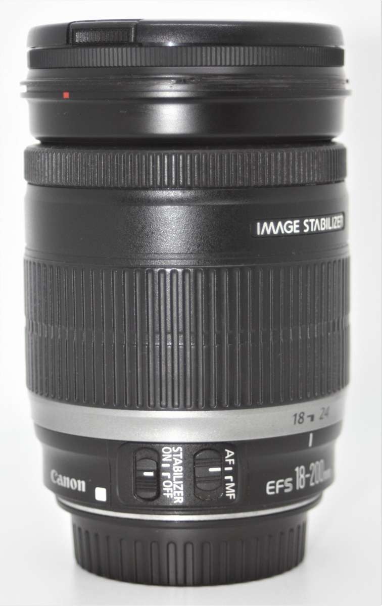 CANON EF-S 18-200mm f/3.5-5.6 IS IN EXCELLENT CONDITION