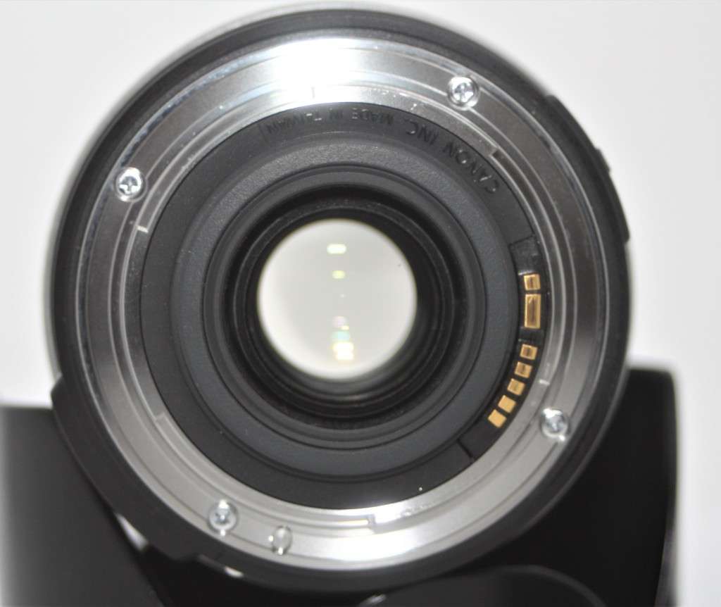 CANON EF-S 18-200mm f/3.5-5.6 IS IN EXCELLENT CONDITION