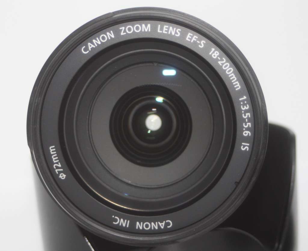 CANON EF-S 18-200mm f/3.5-5.6 IS IN EXCELLENT CONDITION