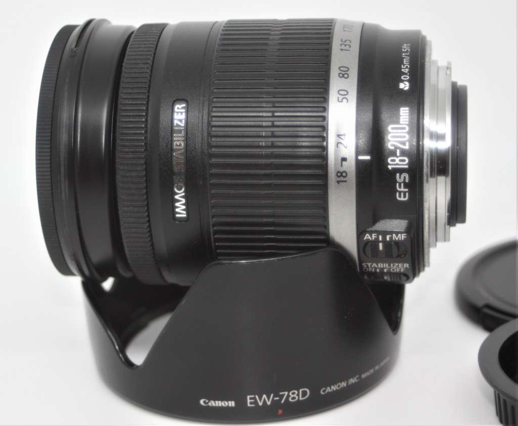 CANON EF-S 18-200mm f/3.5-5.6 IS IN EXCELLENT CONDITION