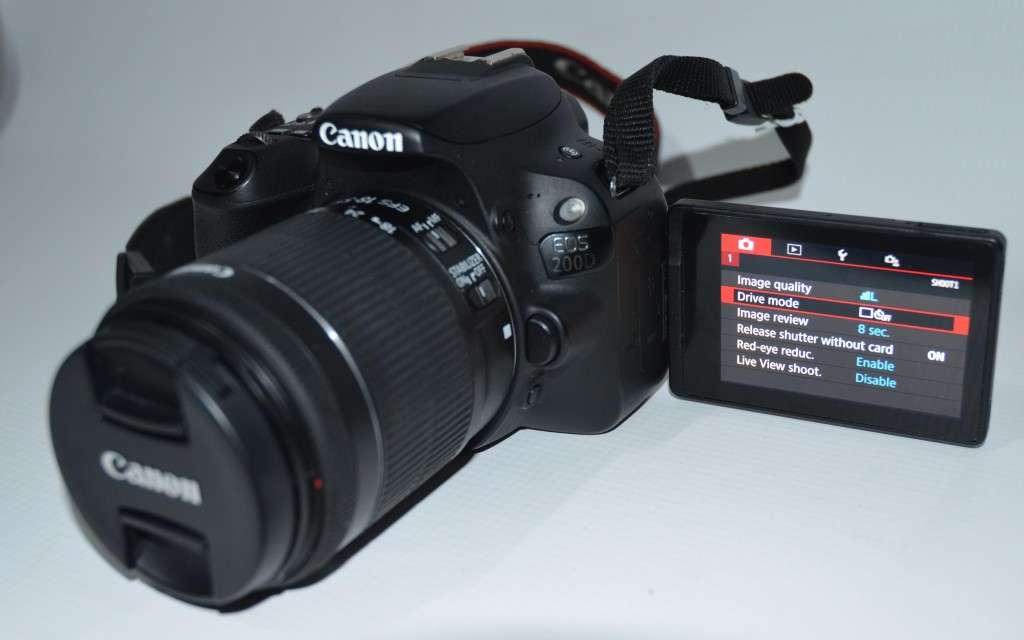 Canon EOS 200D DSLR with 18-55mm f/1.4-5.6 IS STM Lens ,VERY GOOD CONDITION