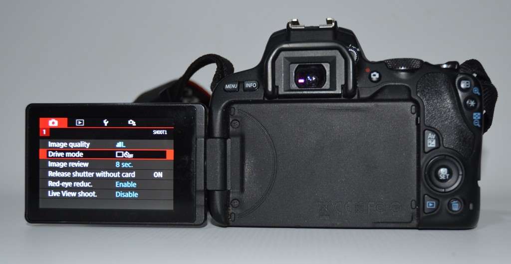 Canon EOS 200D DSLR with 18-55mm f/1.4-5.6 IS STM Lens ,VERY GOOD CONDITION