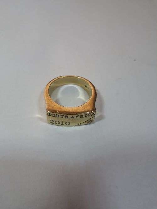 9ct Gold Ring with 0.05ct Diamond