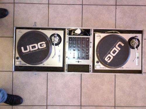 2 xTECHNICS SL 1200 MK2 + Mixer with Flat Case