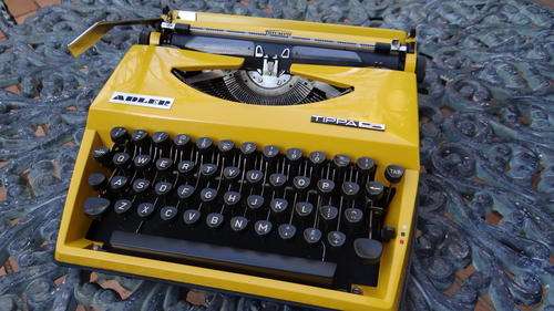 Typewriter - Triumph Adler TippaS (To collect in PTA)
