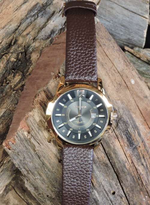 Curren Luxury Men's Wrist Watch with Leather Strap.