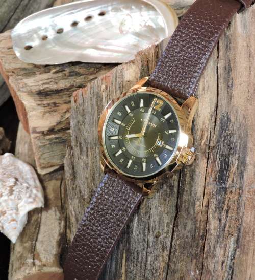 Curren Luxury Men's Wrist Watch with Leather Strap.