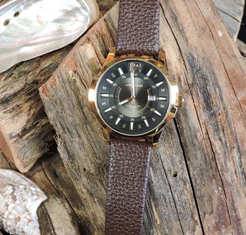 Curren Luxury Men's Wrist Watch with Leather Strap.