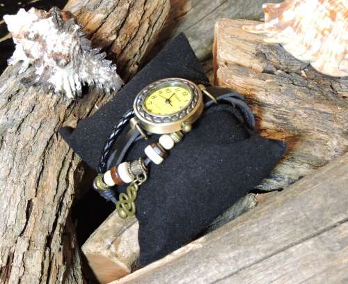 Retro Quartz Weave Wrap Around Leather Bracelet Watch.